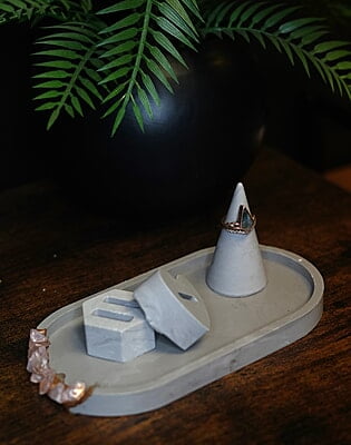 Copy of Cone Ring Display- Solid Colour